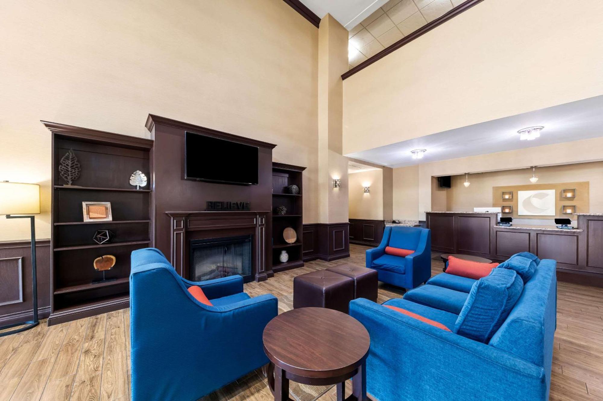 Comfort Inn & Suites Near Lake Lewisville Corinth Eksteriør billede